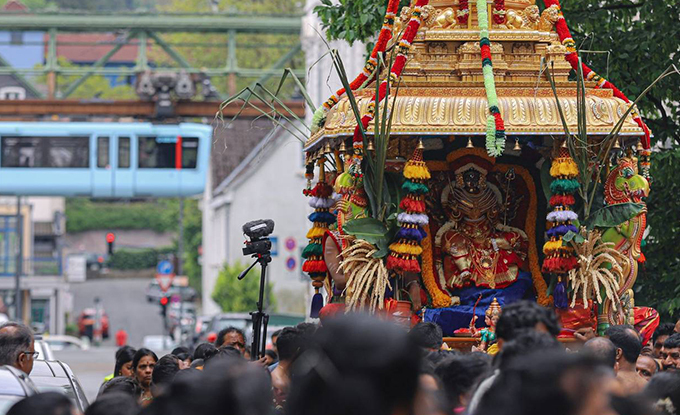 Prozessionsumzug Theer